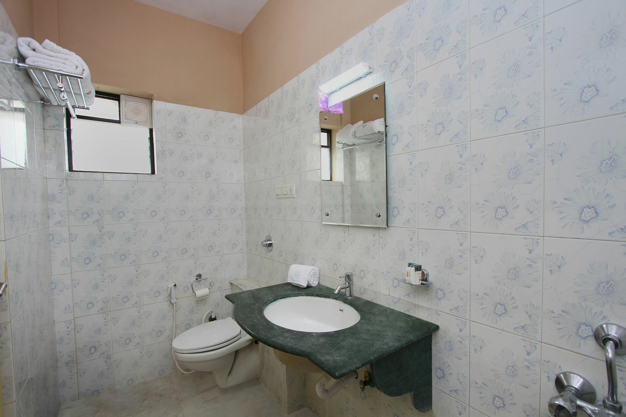 העיר בנגלור Capital O 5379 The Roy Grand Inns מראה חיצוני תמונה